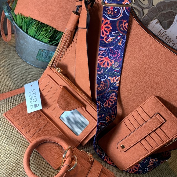 Concealed Carry Hipster Handbag plus bonus strap! - Picture 2 of 11
